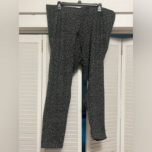 Old Navy Women’s size XXL, basic cotton legging, black and gray cheetah, NWT